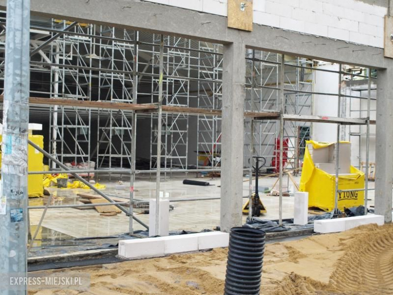 Sklep Biedronka w rozbudowie