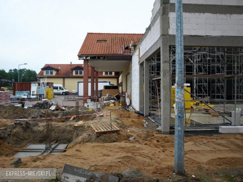 Sklep Biedronka w rozbudowie