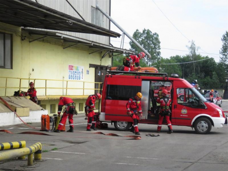 Ćwiczenia straż pożarnych w Ujeździe Górnym