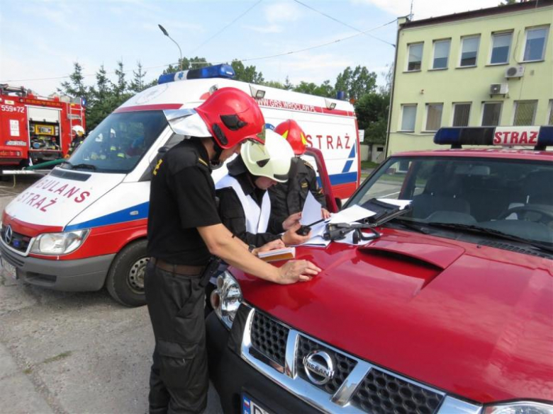 Ćwiczenia straż pożarnych w Ujeździe Górnym