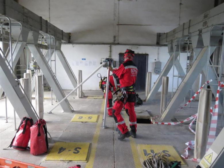 Ćwiczenia straż pożarnych w Ujeździe Górnym