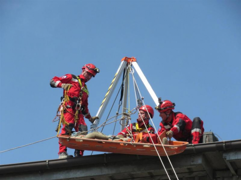 Ćwiczenia straż pożarnych w Ujeździe Górnym