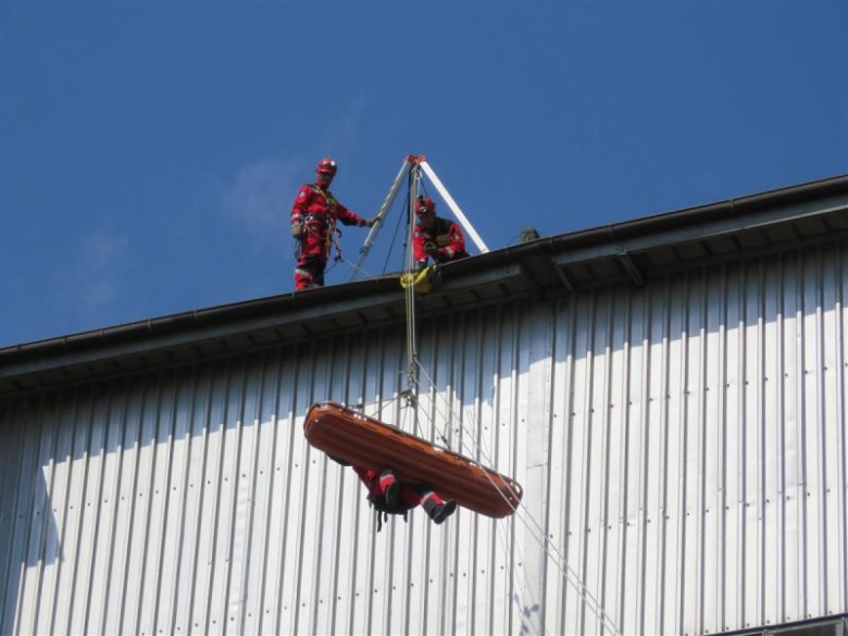 Ćwiczenia straż pożarnych w Ujeździe Górnym