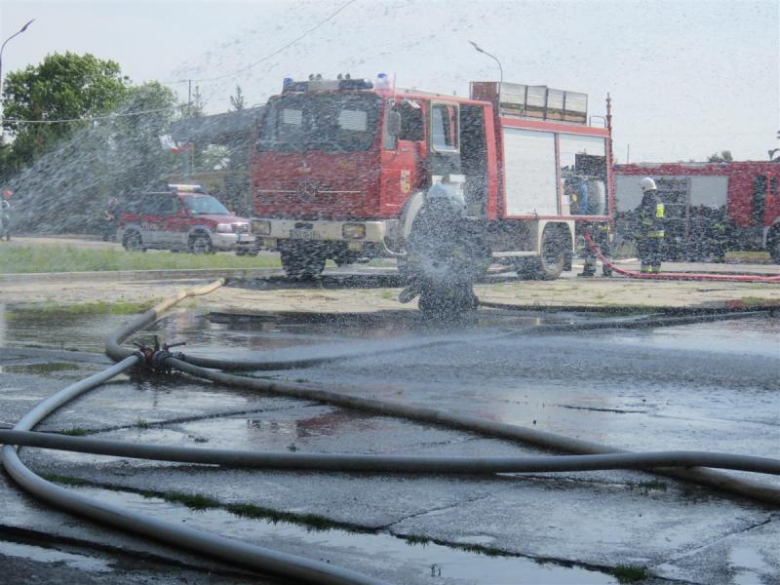 Ćwiczenia straż pożarnych w Ujeździe Górnym