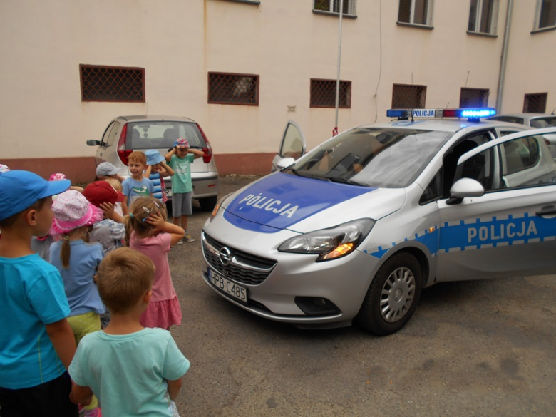 Odwiedziny uczniów w policji