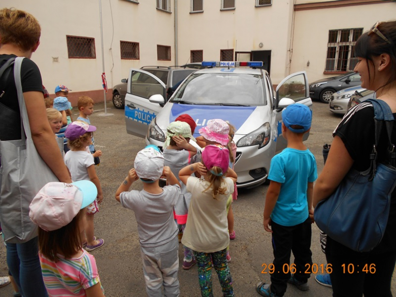 Odwiedziny uczniów w policji