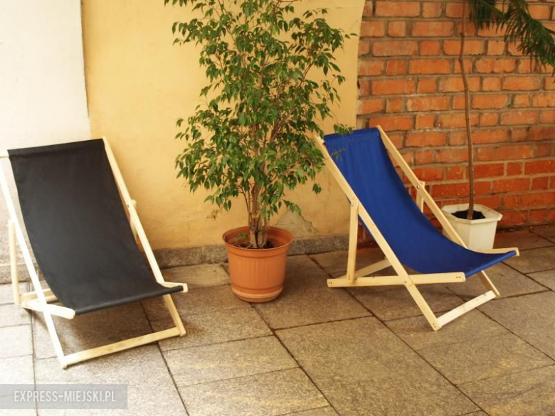 Mijesce odpoczynku na dziedzińcu muzeum