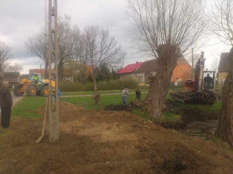 Prace przy renowacji stawu - archiwum