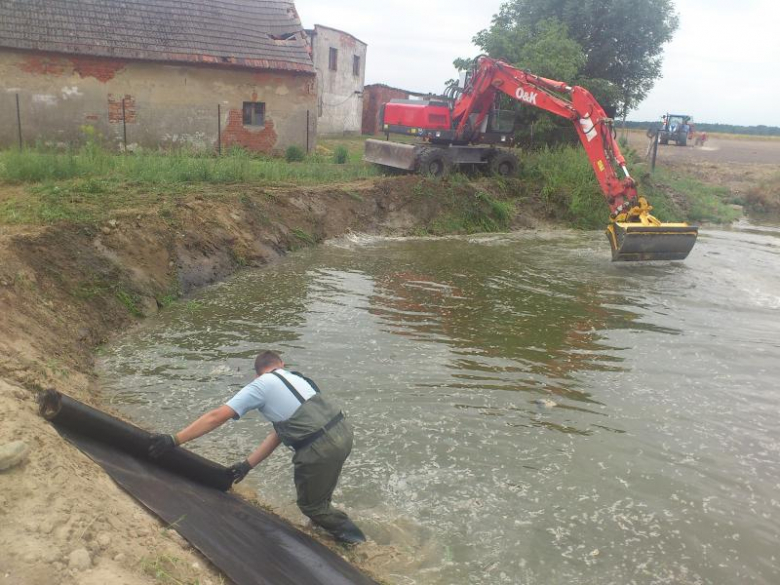 Prace przy renowacji stawu - archiwum