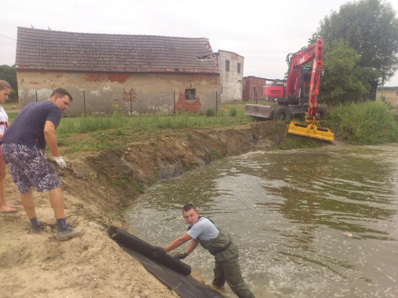 Prace przy renowacji stawu - archiwum