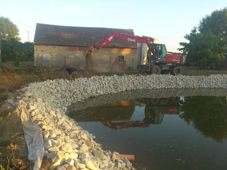 Prace przy renowacji stawu - archiwum