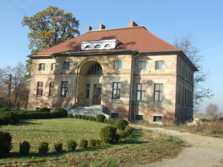 Część zabudowań folwarcznych wraz z dziedzińcem