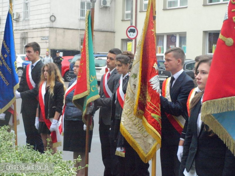 Uroczystości pod pomnikiem