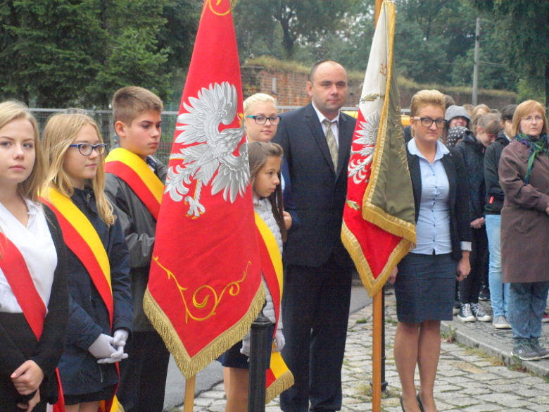 Uroczystości pod pomnikiem