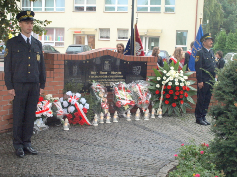 Uroczystości pod pomnikiem