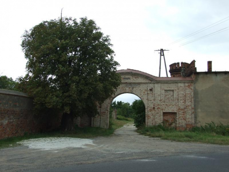 Północna brama założenia pałacowo-parkowego