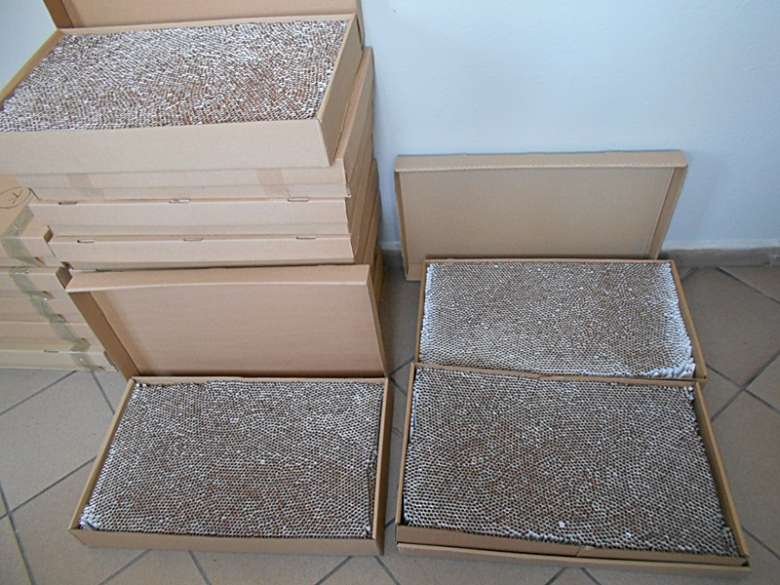 Zatrzymane kartony z papierosami