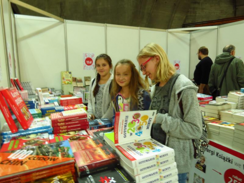 Uczniowie wzięli udział w targach książkowych