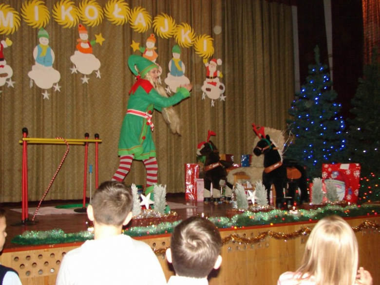 Spotkanie dzieci z Mikołajem w Kostomłotach 