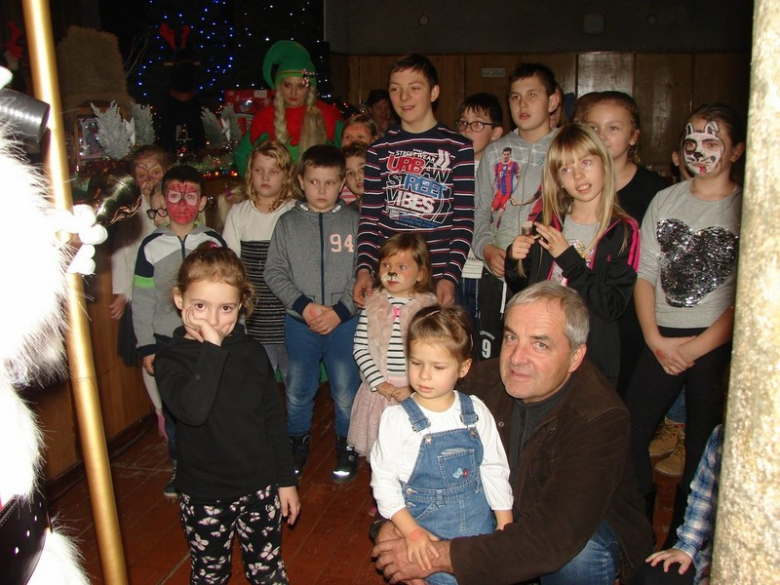 Spotkanie dzieci z Mikołajem w Kostomłotach 