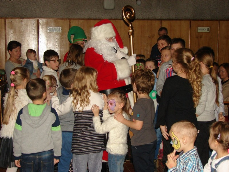 Spotkanie dzieci z Mikołajem w Kostomłotach 