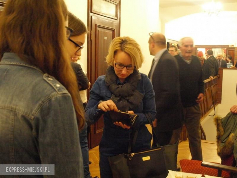 Sprzedaż ciast podczas sesji