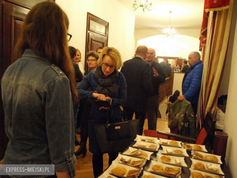 Sprzedaż ciast podczas sesji