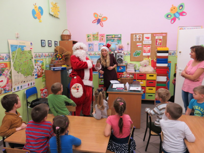 Spotkanie dzieci z Mikołajem