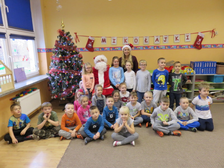 Spotkanie dzieci z Mikołajem