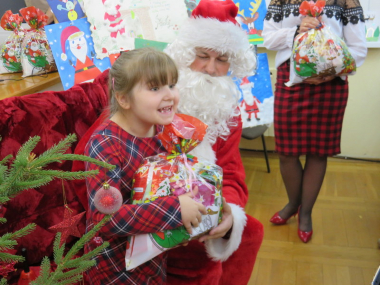 Spotkanie dzieci z Mikołajem