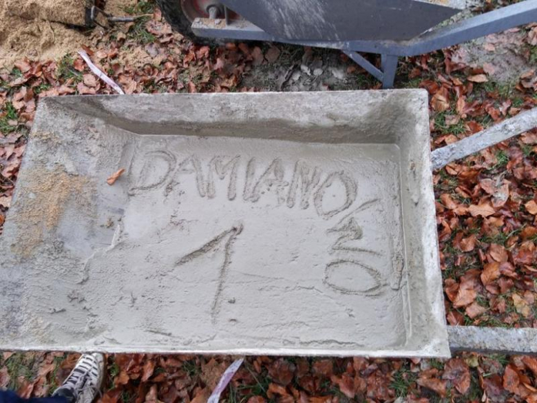 Prace przy nowych piłkochwytach