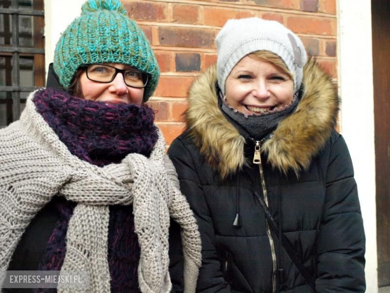 Bożonarodzeniowy kiermasz przed średzkim muzeum