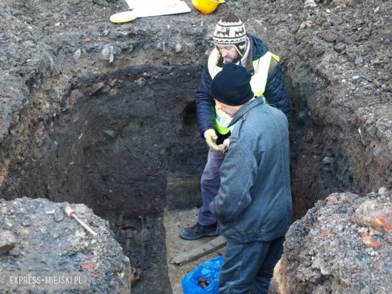 Za średzkim gimnazjum znaleziono ludzkie szczątki