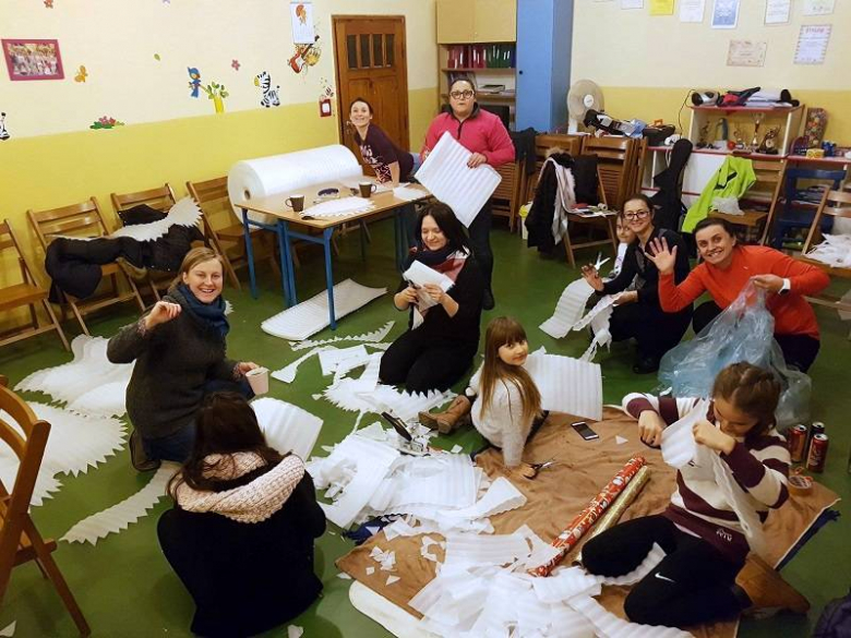 Animatorzy przygotowują skrzydła anielskie