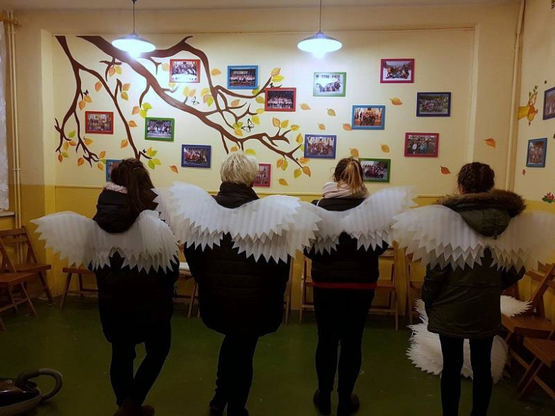 Animatorzy przygotowują skrzydła anielskie