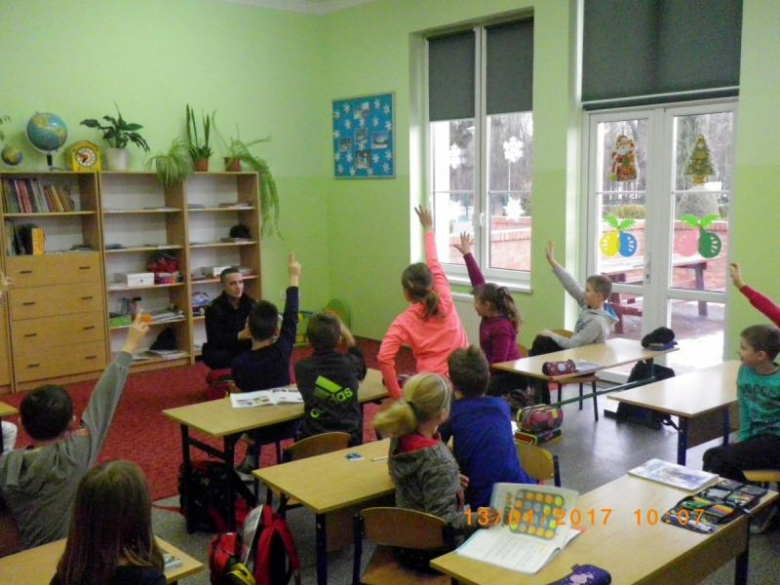 Spotkanie strażaków z uczniami