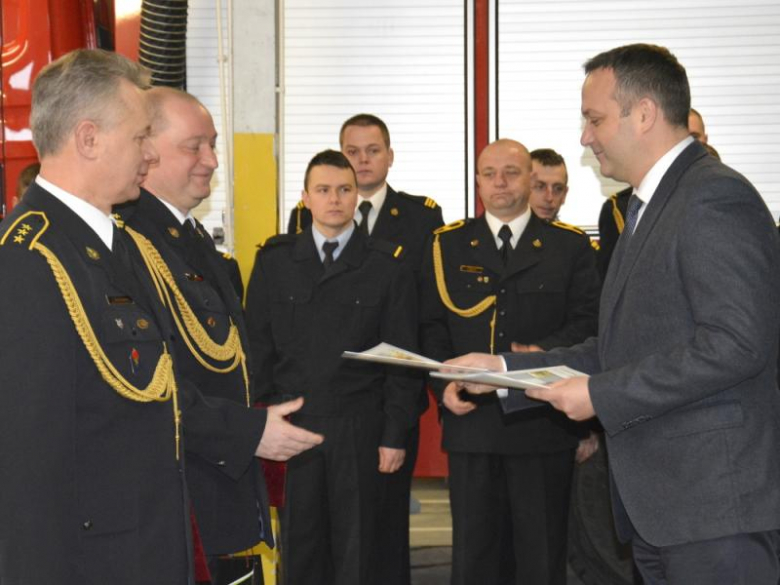 Uroczystości pożegnania i podziękowania strażakom