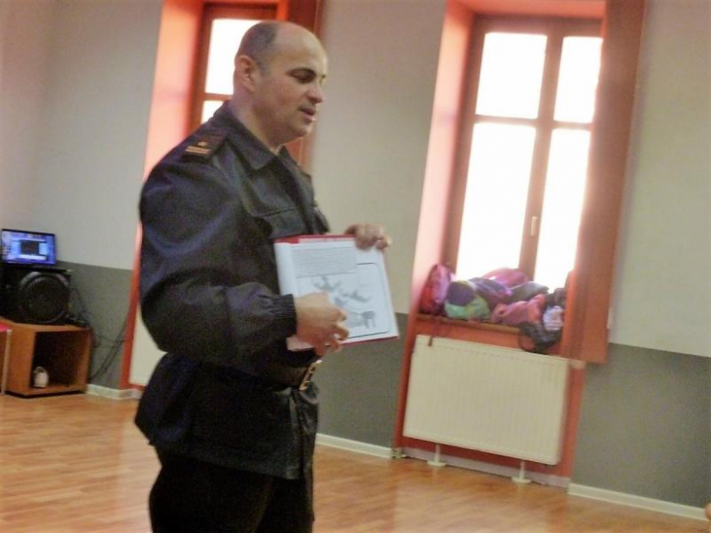 Spotkanie dzieci ze strażakami