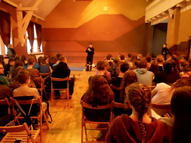 Spotkanie strażaków z uczniami