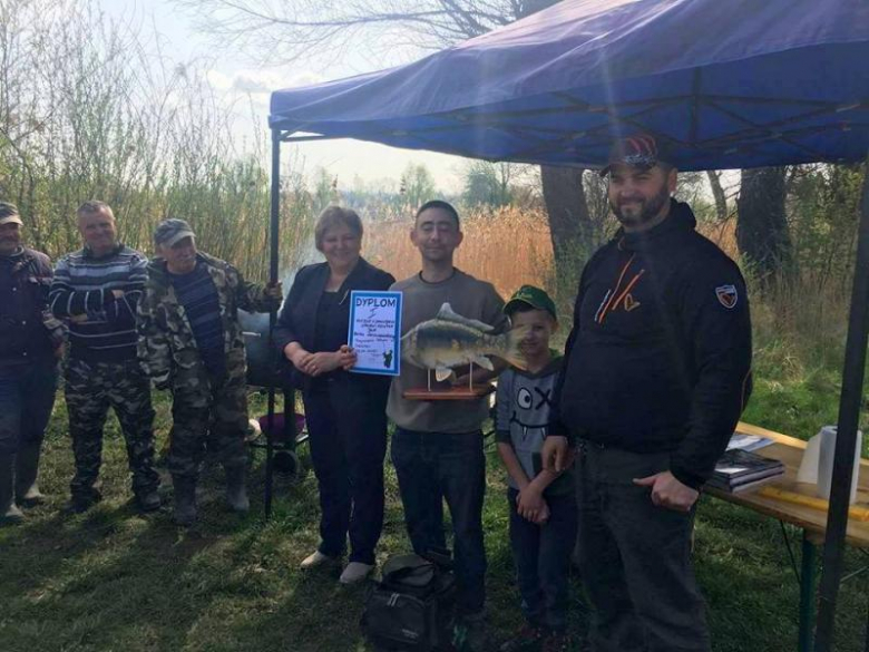 Zawody wędkarskie w Piekarach