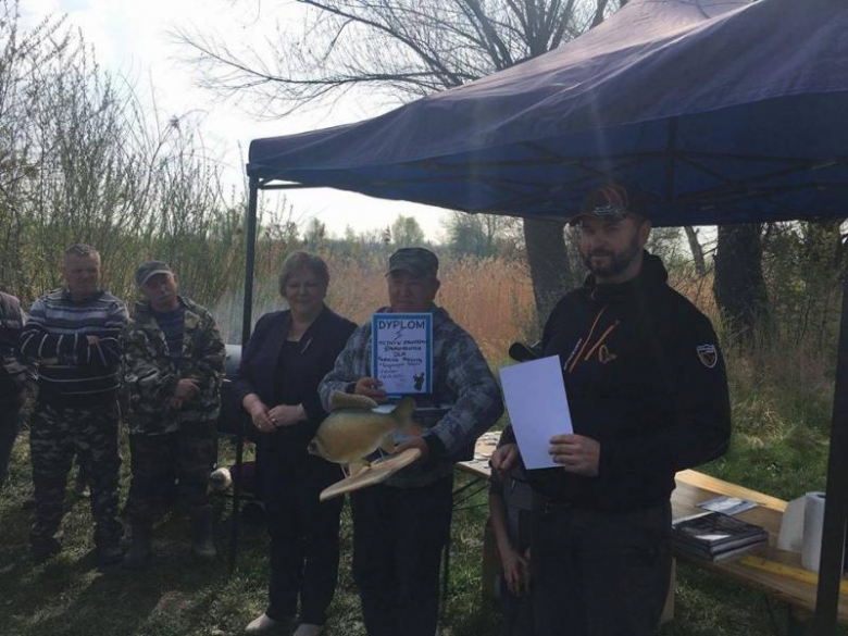 Zawody wędkarskie w Piekarach