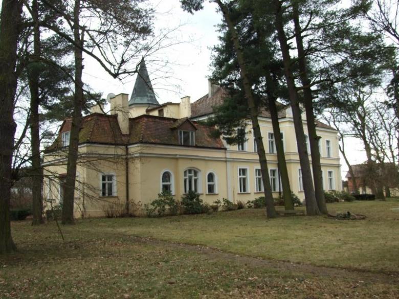 Widok pałacu od strony północno-zachodniej 