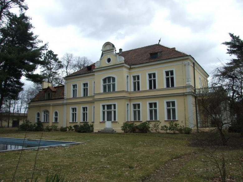 Widok pałacu od strony południowo-zachodniej