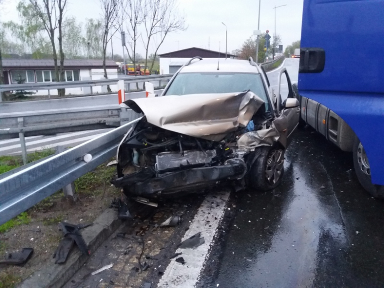 Kolizja na zjeździe z A4