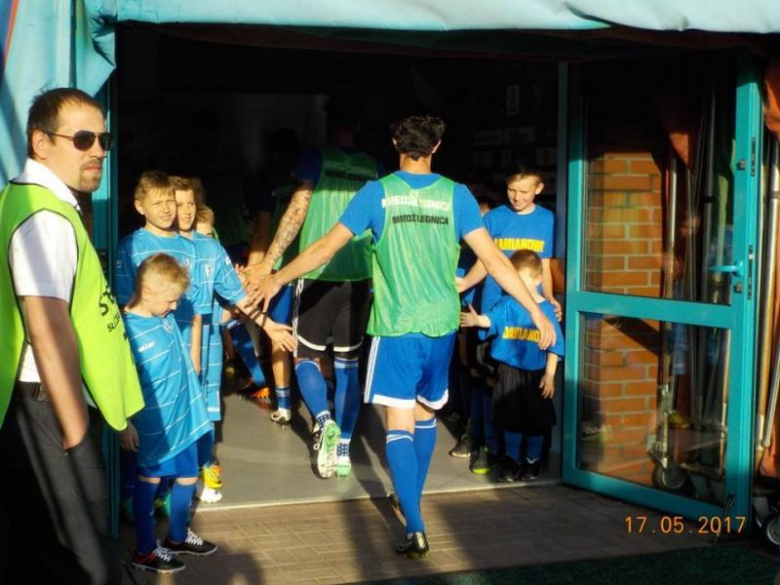 Eskorta dzieci z Damianowa i Domu Dziecka z Jawora