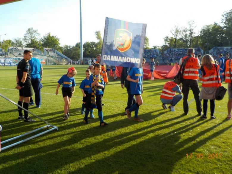 Eskorta dzieci z Damianowa i Domu Dziecka z Jawora