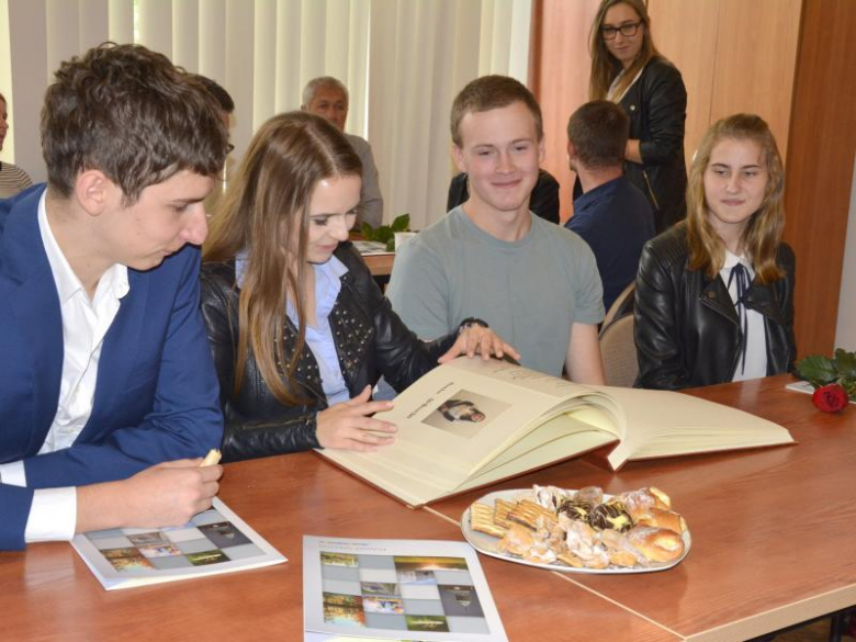 Wręczenie stypendium licealistom