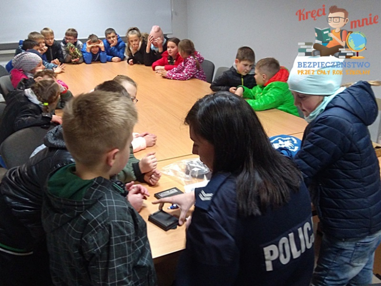 Nocna wizyta dzieci na komendzie policji