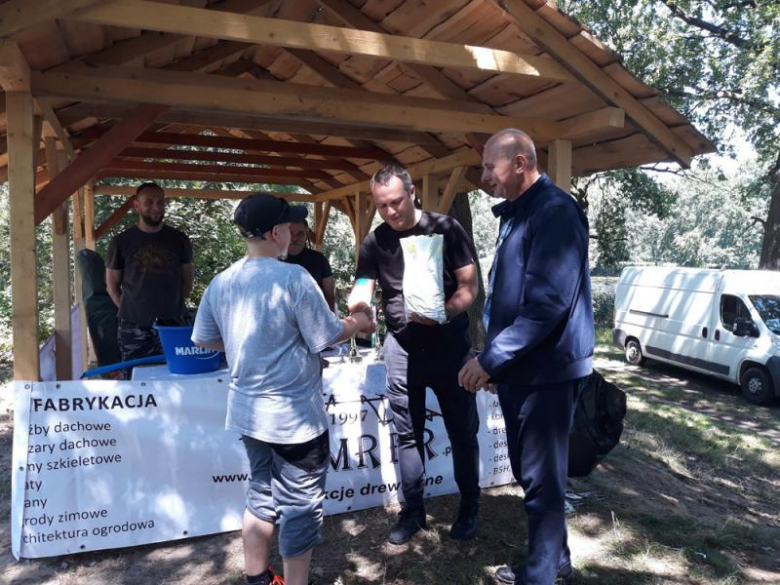 Nocne zawody wędkarskie