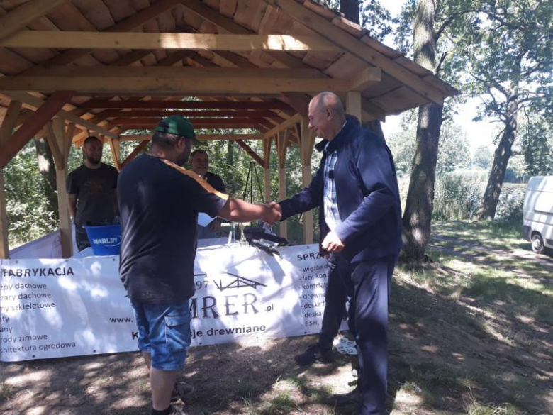 Nocne zawody wędkarskie